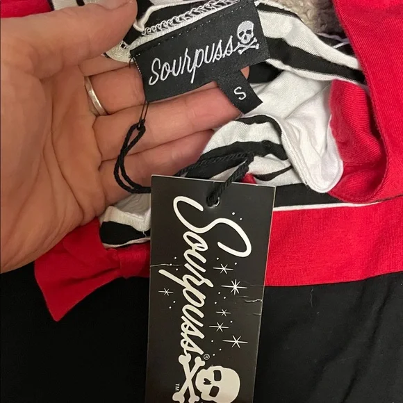 Sourpuss new retro look Black and Red Dress with Bow Detail - Picture 2 of 8